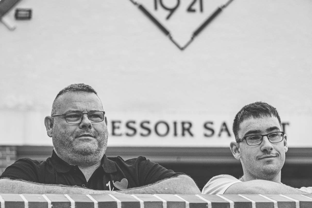 Champagne Sacret Ay - James Chevillet et son fils